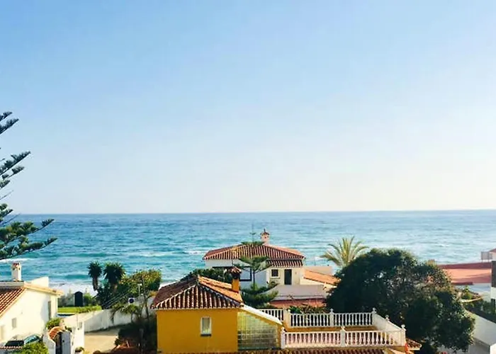 Elegant + Pool Willa