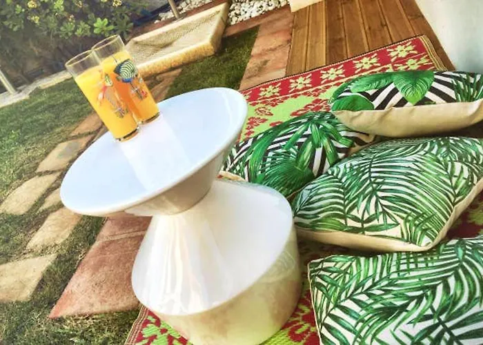 Elegant + Pool Willa *