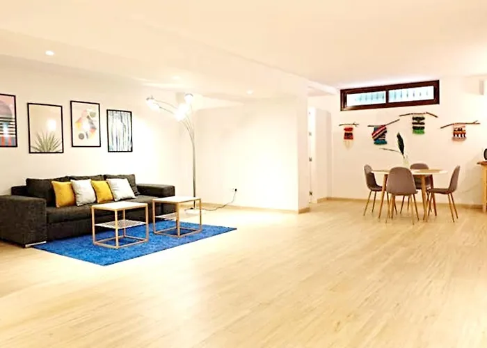 Elegant + Pool Willa