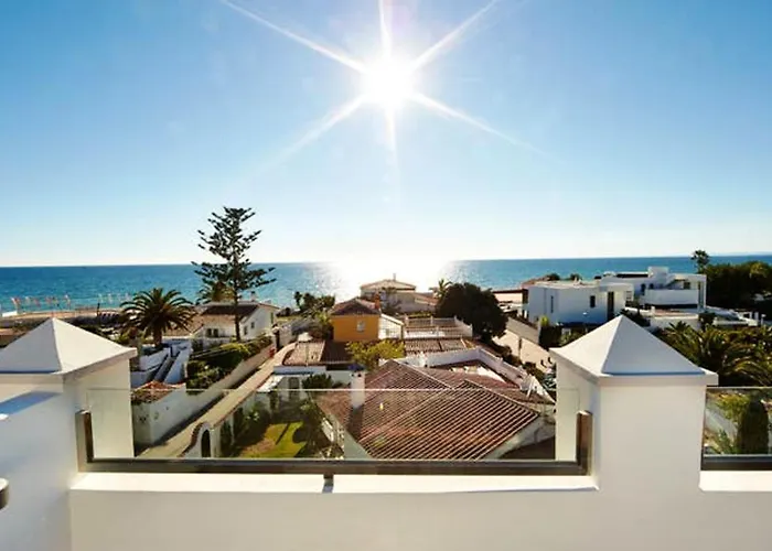 Elegant + Pool Willa Marbella