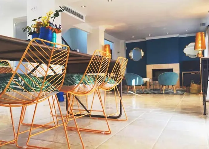 Elegant + Pool Willa Marbella