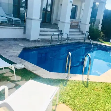 Elegant + Pool Villa Marbella