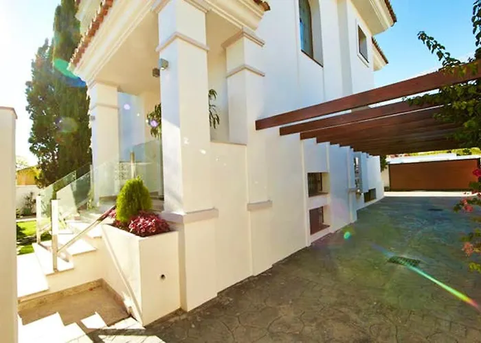 Elegant + Pool *