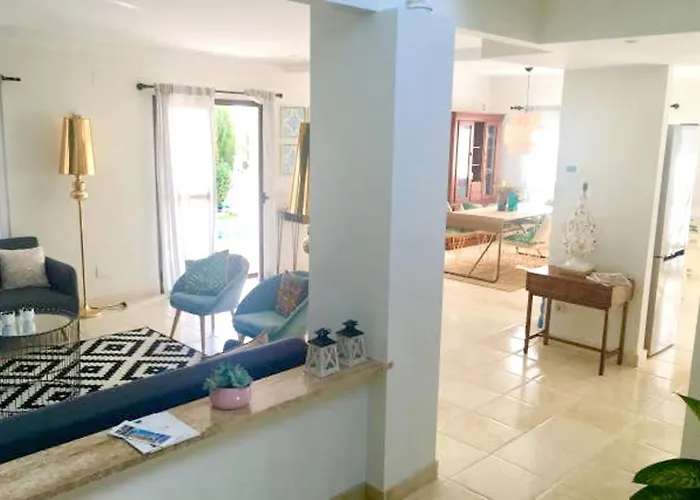 Elegant + Pool Villa Marbella