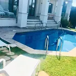 Elegant + Pool Villa Marbella